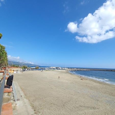 Villa Martina Mare カザール・ヴェリーノ エクステリア 写真