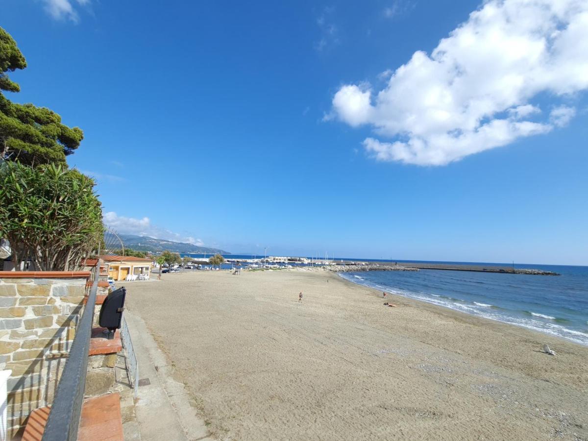 Villa Martina Mare カザール・ヴェリーノ エクステリア 写真